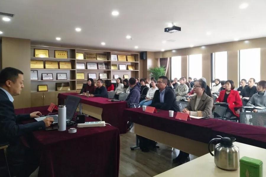 学无止境|网投在线官网（中国）官方网站
举办法律知识专题培训